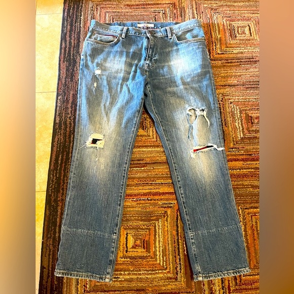 Vintage Tommy Hilfiger Jeans Mens 38x30 Blue Light Wash Cotton Distressed  Denim - Picture 1 of 4